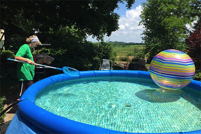 inflatable water pool cleaning