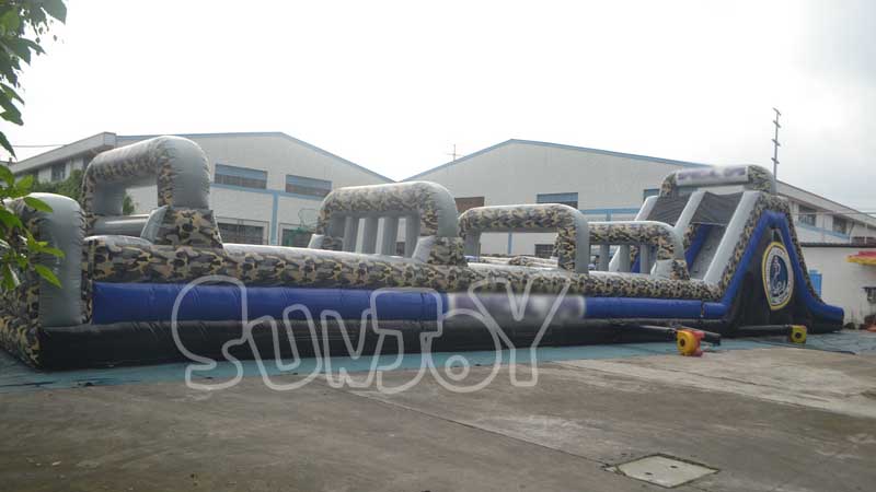 inflatable obstacle course manufactured by sunjoy
