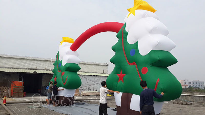 inflatable Christmas tree arch